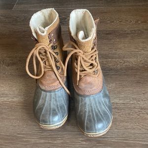 Sorel waterproof lace up rain/snow boot